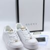 구찌 GG 엠보스 레더 남성 스니커즈 화이트