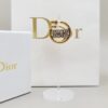 디올 로고 트라벨 링 이어링