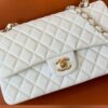 샤넬 클래식 미듐 캐비어 금장 플랩백