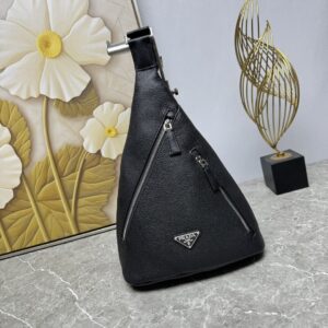 프라다 2VZ092 삼각로고 레더 슬링백 (최상위버전)