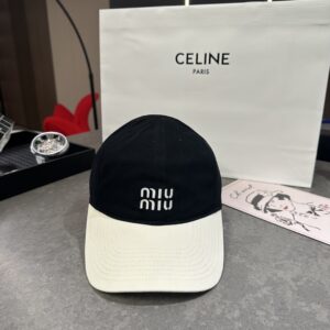 미우미우 자수로고 볼캡