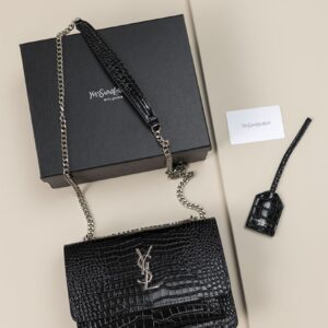 생로랑 [YSL] 수입프리미엄급 생로랑 엠보싱 크로커다일 가죽소재 SUNSET 미디움백